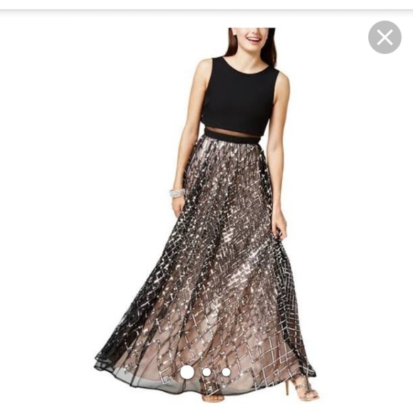 Glamorous Evening Gown/Prom Dress - Picture 4 of 4